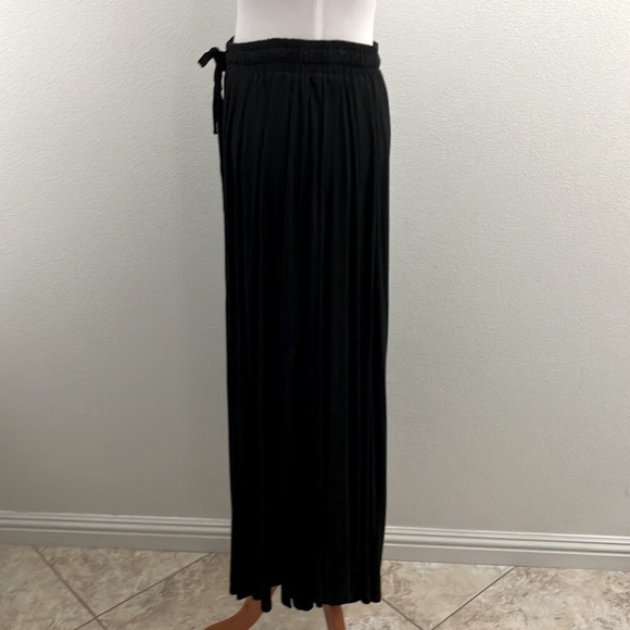 Green Habit | Wide Leg Black Knit Pants - Picture 5 of 7